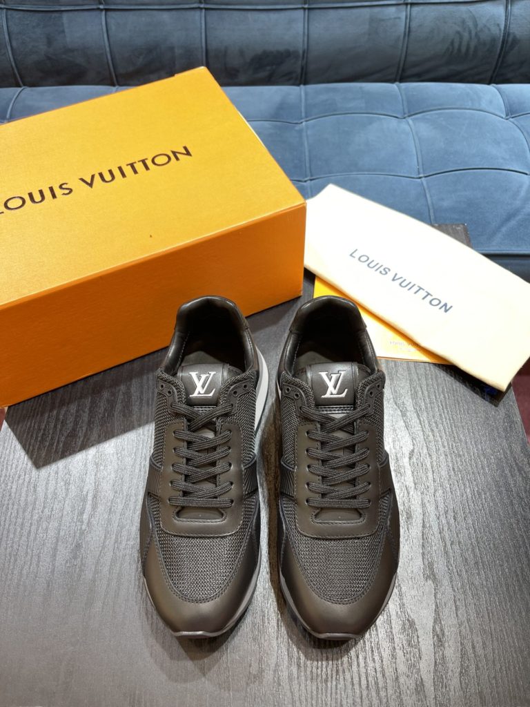 LV Louis Vuitton Shoe Show Up Shoe uses Monogram and Damier patterns to build a soft knit upper, with a thick but lightweight rubber outsole, which is decorated with the Louis Vuitton logo and Monogram flowers. SIZE 38-45