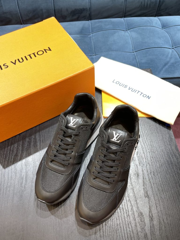 LV Louis Vuitton Shoe Show Up Shoe uses Monogram and Damier patterns to build a soft knit upper, with a thick but lightweight rubber outsole, which is decorated with the Louis Vuitton logo and Monogram flowers. SIZE 38-45