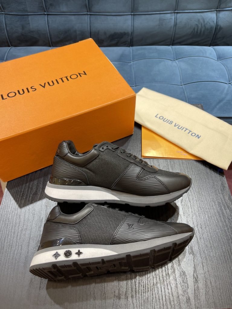 LV Louis Vuitton Shoe Show Up Shoe uses Monogram and Damier patterns to build a soft knit upper, with a thick but lightweight rubber outsole, which is decorated with the Louis Vuitton logo and Monogram flowers. SIZE 38-45