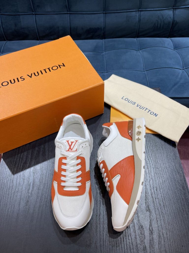 LV Louis Vuitton Shoe Show Up Shoe uses Monogram and Damier patterns to build a soft knit upper, with a thick but lightweight rubber outsole, which is decorated with the Louis Vuitton logo and Monogram flowers. SIZE 38-45