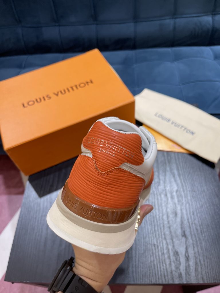 LV Louis Vuitton Shoe Show Up Shoe uses Monogram and Damier patterns to build a soft knit upper, with a thick but lightweight rubber outsole, which is decorated with the Louis Vuitton logo and Monogram flowers. SIZE 38-45