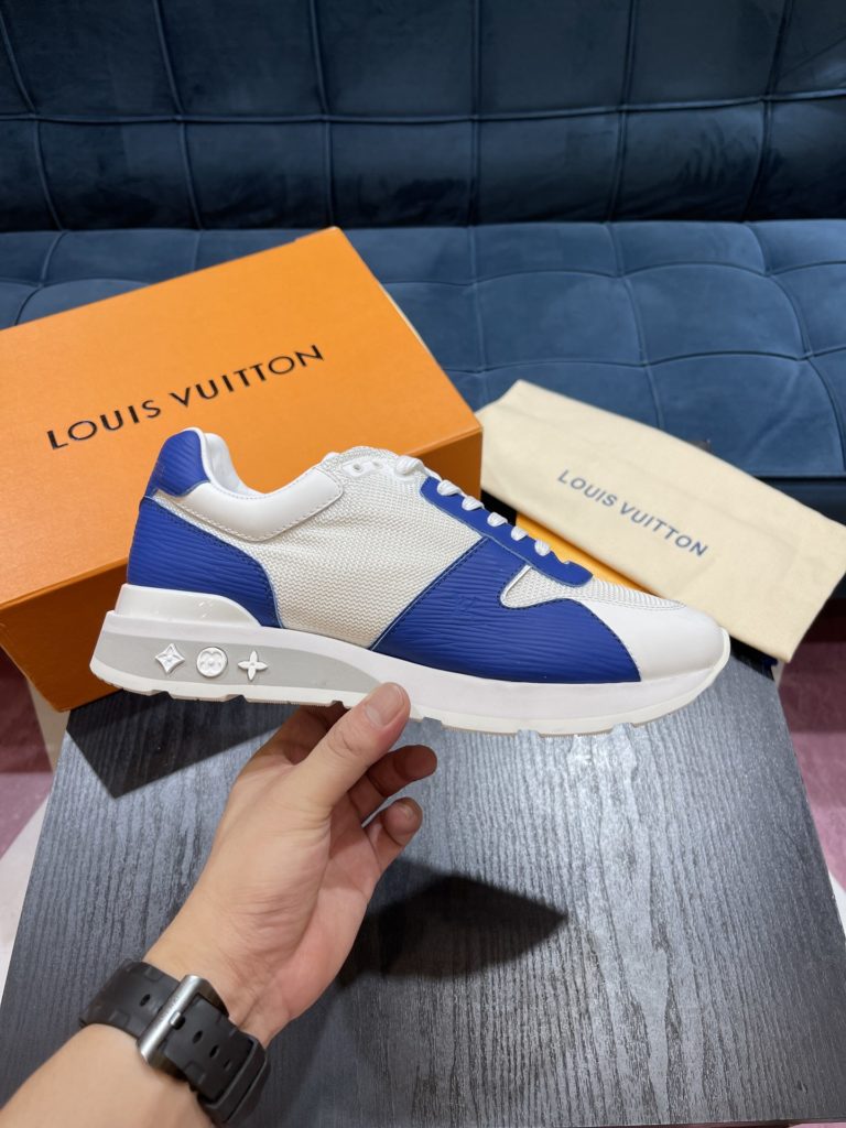 LV Louis Vuitton Shoe Show Up Shoe uses Monogram and Damier patterns to build a soft knit upper, with a thick but lightweight rubber outsole, which is decorated with the Louis Vuitton logo and Monogram flowers. SIZE 38-45