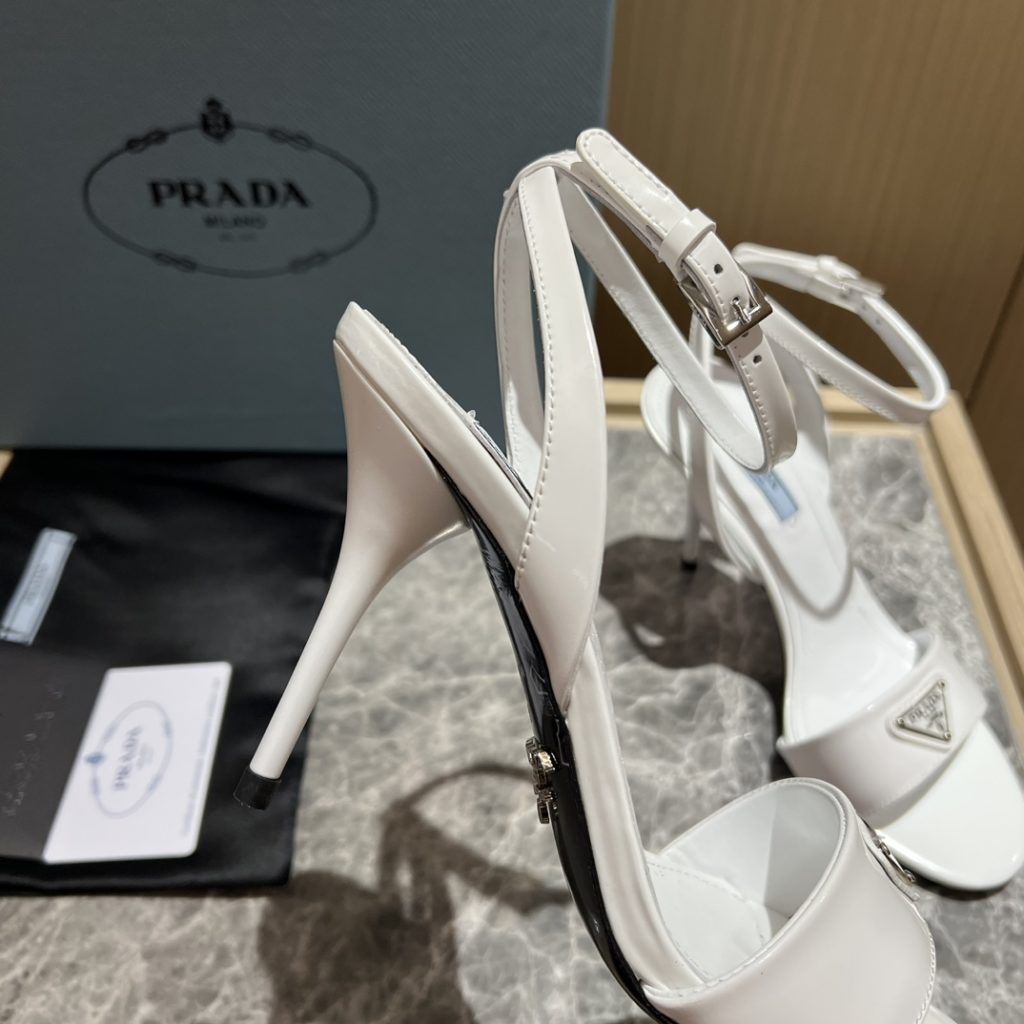 🔥🔥 Ins hot ✨ Prada/Prada 2023ss early spring new product party series 💎 This high-heeled satin thick-soled sandal adheres to the modern design concept and displays exquisite charm. The new and elegant color of the fabric adds bright and colorful style. The iconic triangle logo shows the brand characteristics. This logo was designed by Mario Prada. Fabric: open beaded sheepskin inner heel height: 9cm Size: 35-42 (40-42 customized non-refundable)