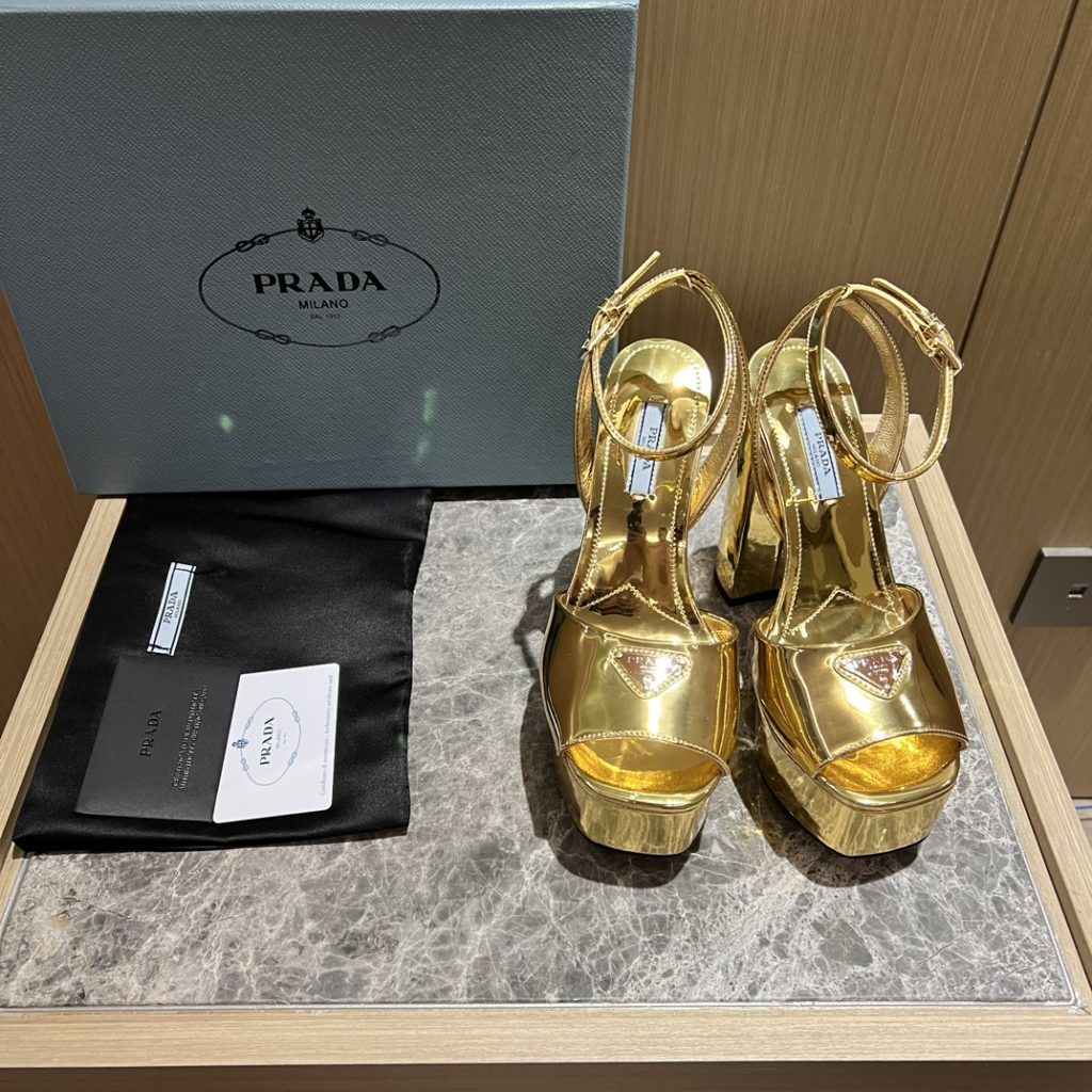 🔥🔥 Ins hot ✨ Prada/Prada 2023ss early spring new product party series 💎 This high-heeled satin thick-soled sandal adheres to the modern design concept and displays exquisite charm. The new and elegant color of the fabric adds bright and colorful style. The iconic triangle logo shows the brand characteristics. This logo was designed by Mario Prada. Fabric: open beaded sheepskin inner heel height: 9cm Size: 35-42 (40-42 customized non-refundable)