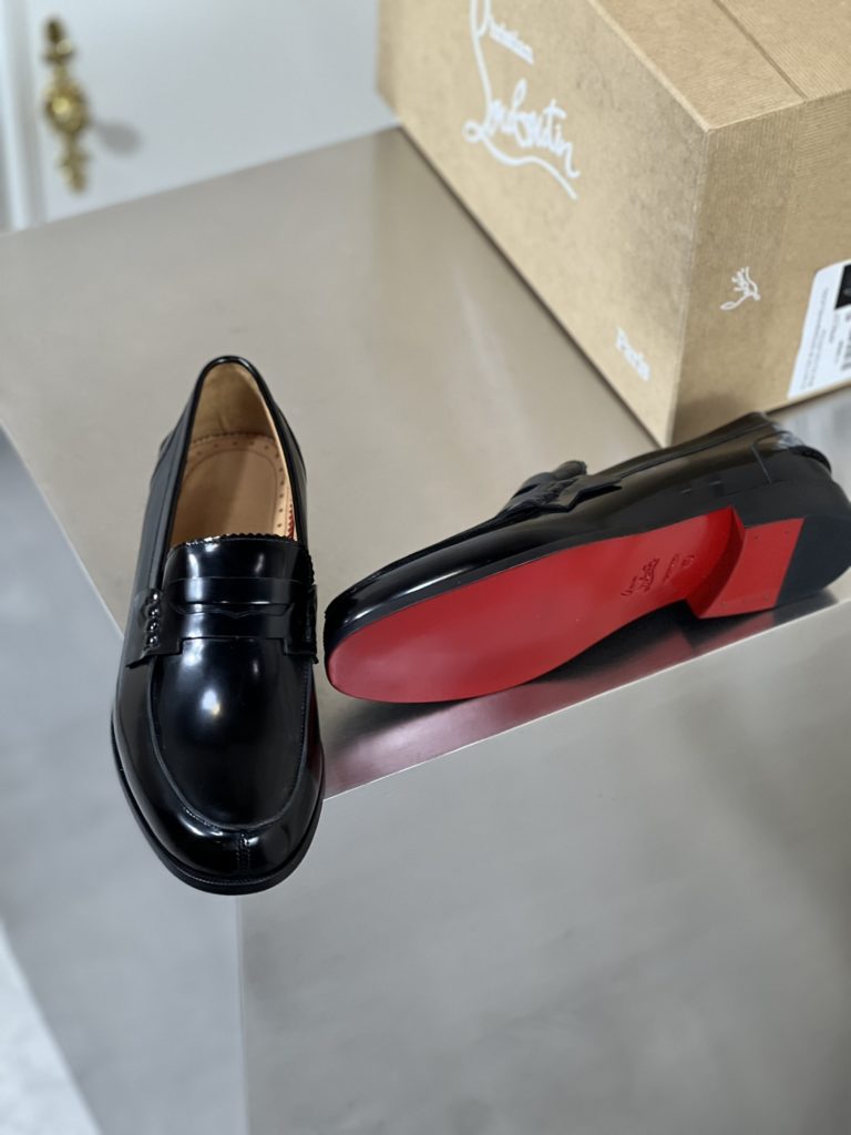 • New 🆑 CL high-end men 👔 Leisure • Lucky shoes with red soles! Original imported comfortable cowhide ➕ Imported cowhide lining ➕ Cowhide footrest ➕ Original leather red sole. Size: 39 40 41 42 43 44 (38.45.46 custom)