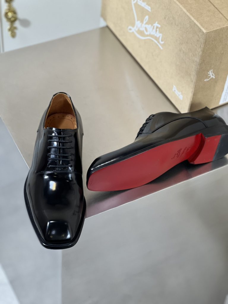 • New 🆑 CL high-end men 👔 Leisure • Lucky shoes with red soles! Original imported comfortable cowhide ➕ Imported cowhide lining ➕ Cowhide footrest ➕ Original leather red sole. Size: 39 40 41 42 43 44 (38.45.46 custom)