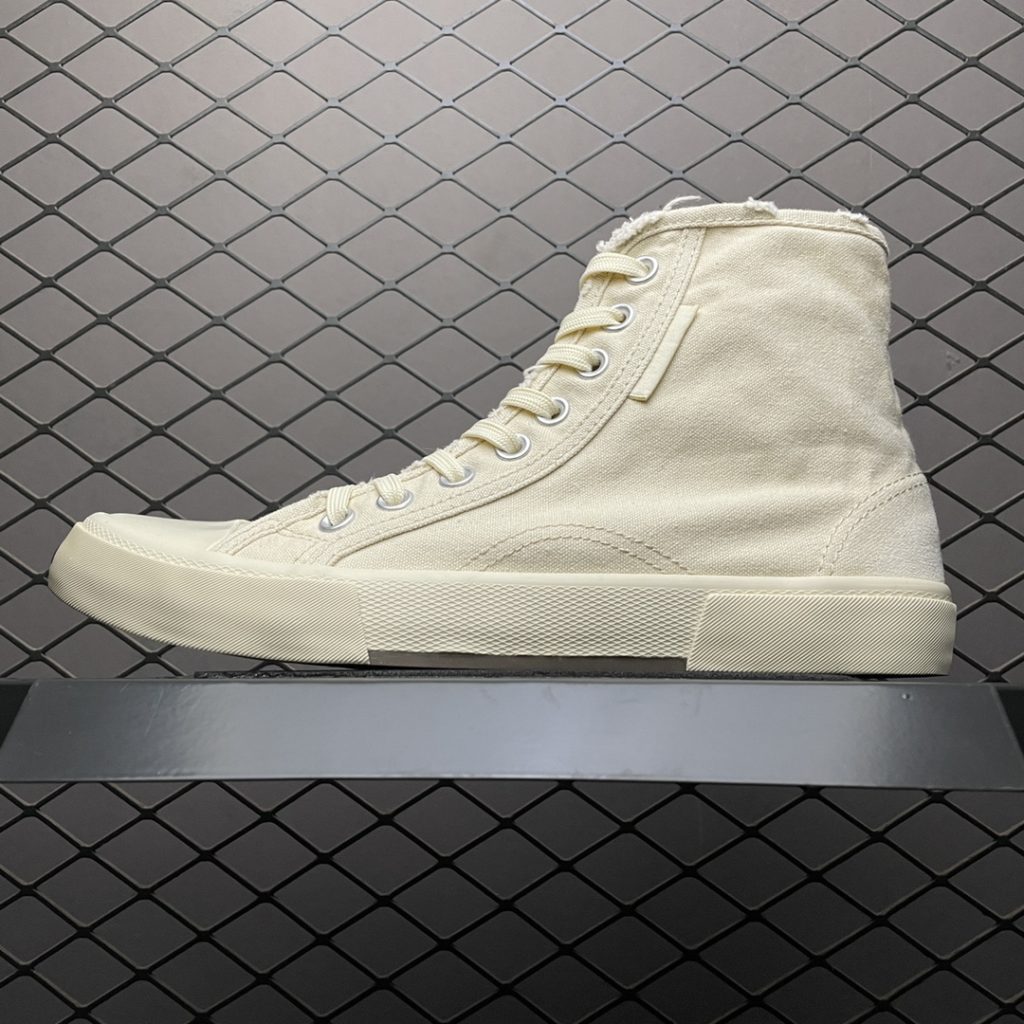 Core promotion: private sale, highest quality Balenciaga, Paris 22S, official new product in summer, broken holes, washed and made old high-top casual board shoes, shipped on the market, only original shoes purchased back, heavy metal, private mold made, took two months to make version, three final versions, shipped, only correct washing, waxing, and aging effect (extremely complex process) The only correct puncture effect The only correct puncture effect The only correct upper puncture effect The quantity of all details are compared to the original shoes Maximum restore company ZP official selling price 4XXX Special counter and secondary market More difficult to like a shoe Iron, no need to refrain from seeking me to arrange the foot firmly Never feel distressed 👊🏻 Size: 36 37 38 39 40 41 42 43 44 45 46