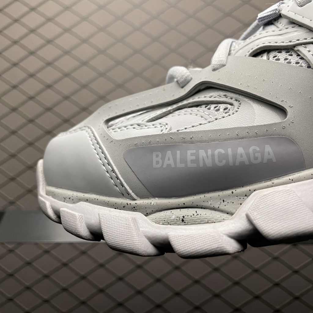 Balenciaga Track 2 Open Sneaker Balenciaga 4 Generation Vintage Dad Shoes All shoes are made of 176 components Size: 35 36 37 38 39 40 41 42 43 44 45 46