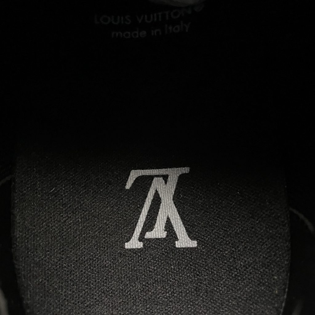 Louis Vuitton LV Donkey's Magic Button Low Top Casual Board Shoes: New and Updated Version Shipped in Original Edition After Two Months of Debugging, Development, and Creation of ZP Level Full Package Perfect Last Shape Upper Exclusive Customized Embossed Grain Calfskin Outsole TPU Texture Comparable to Original Padding Poly Rice Micromaterial with Breathable British Mesh Details Consistent with Original Size: 35 36 37 38 39 40 41 42 43 44 45