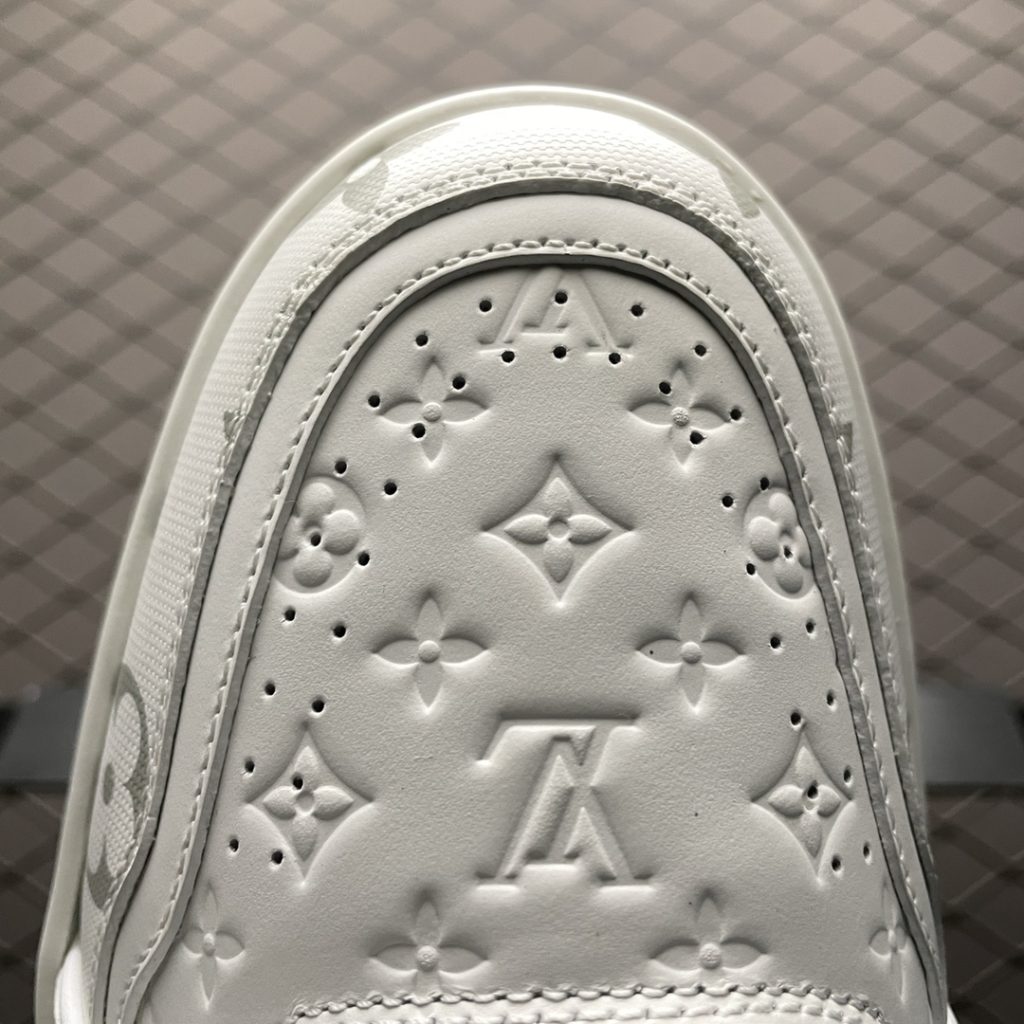 Louis Vuitton LV Trainer Low-top Casual Board Shoes: A new version of the original version took two months to purchase, debug, develop, and create a ZP level full package, perfect last shape, correct color card, large sole, TPU mold fee of 2W+texture, comparable to the original details. Please note that the difference between the original and the market currency material Size: 38 39 40 41 42 43 44 45