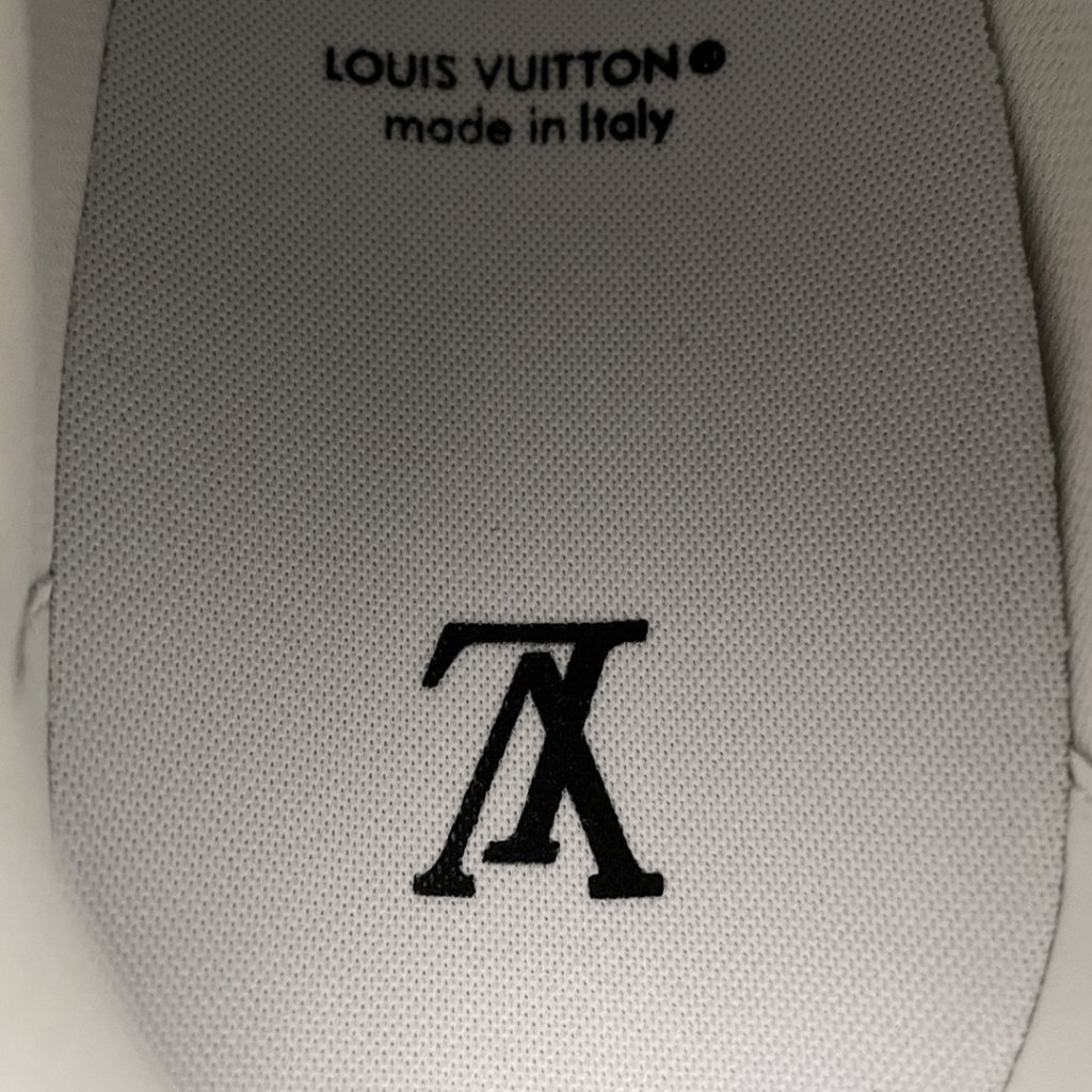 Louis Vuitton LV Trainer Low-top Casual Board Shoes: A new version of the original version took two months to purchase, debug, develop, and create a ZP level full package, perfect last shape, correct color card, large sole, TPU mold fee of 2W+texture, comparable to the original details. Please note that the difference between the original and the market currency material Size: 38 39 40 41 42 43 44 45