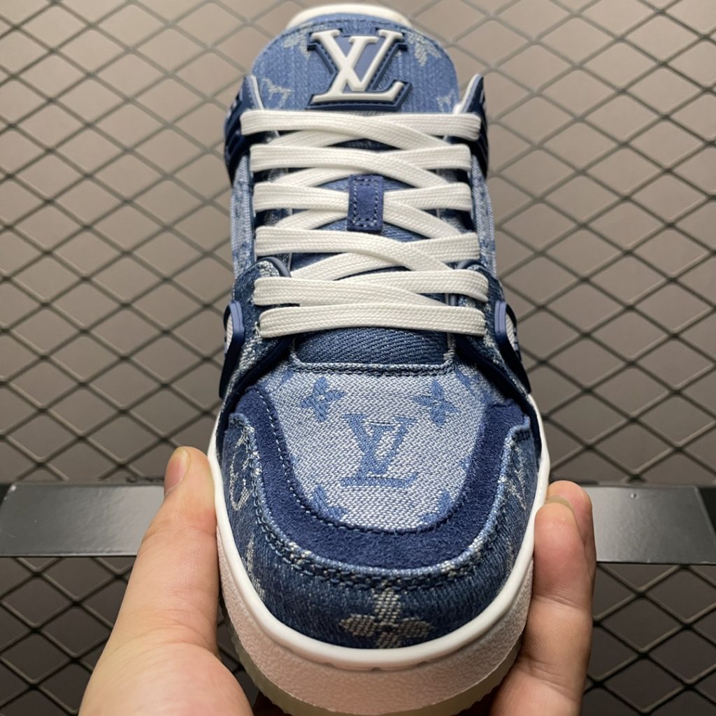 Louis Vuitton LV Trainer Low Top Casual Board Shoes Denim Five-color Brand New Version After Two Months of Purchase, Debugging, Development, and Creation of ZP Level Full Set Packaging, Perfect Last Shape, Correct Face Texture and Pattern Alignment of Denim Cloth Shoes, Correct Card Color outsole TPU Mold Cost 2W+Texture Comparable to the Original Foot Pad, Polymeter Micro Material, Air Permeable British Mesh Details Are Consistent with the Original Please Note the Difference between Commercial Materials Size: 38 39 40 41 42 43 44 45