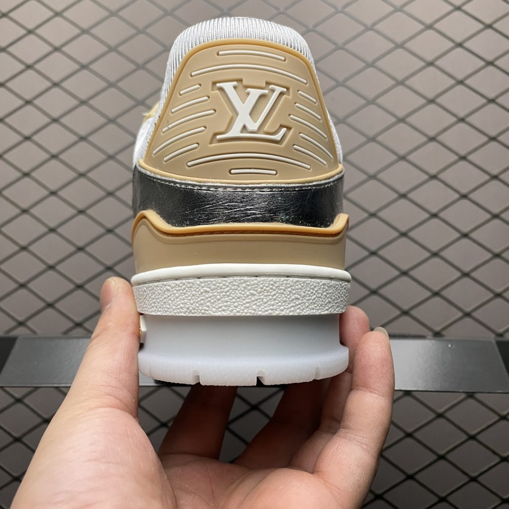 Louis Vuitton LV Trainer Low Top Casual Board Shoes Denim Five-color Brand New Version After Two Months of Purchase, Debugging, Development, and Creation of ZP Level Full Set Packaging, Perfect Last Shape, Correct Face Texture and Pattern Alignment of Denim Cloth Shoes, Correct Card Color outsole TPU Mold Cost 2W+Texture Comparable to the Original Foot Pad, Polymeter Micro Material, Air Permeable British Mesh Details Are Consistent with the Original Please Note the Difference between Commercial Materials Size: 38 39 40 41 42 43 44 45