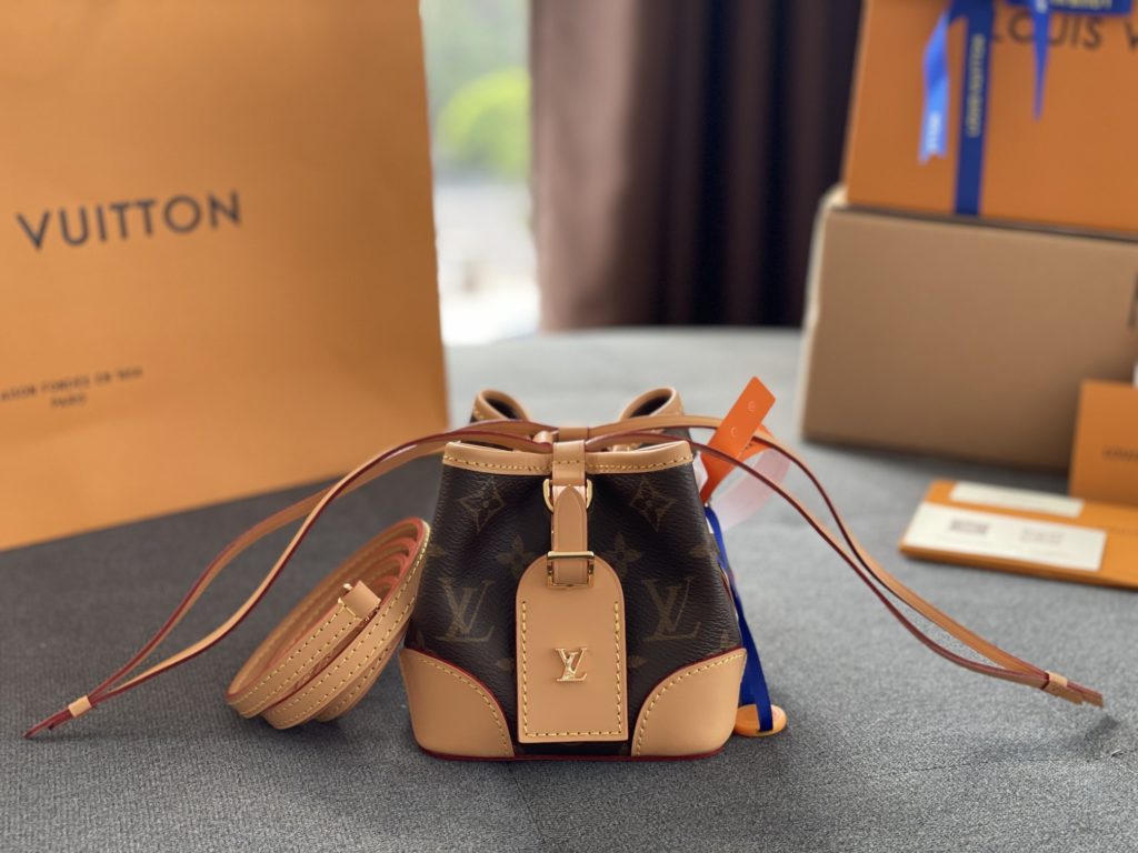 M57099 Mini Bucket Bag NO ⏴ PURSE Handbag debuted at the 2020 Autumn/Winter Fashion Show Size: 12 × twelve × 12CM