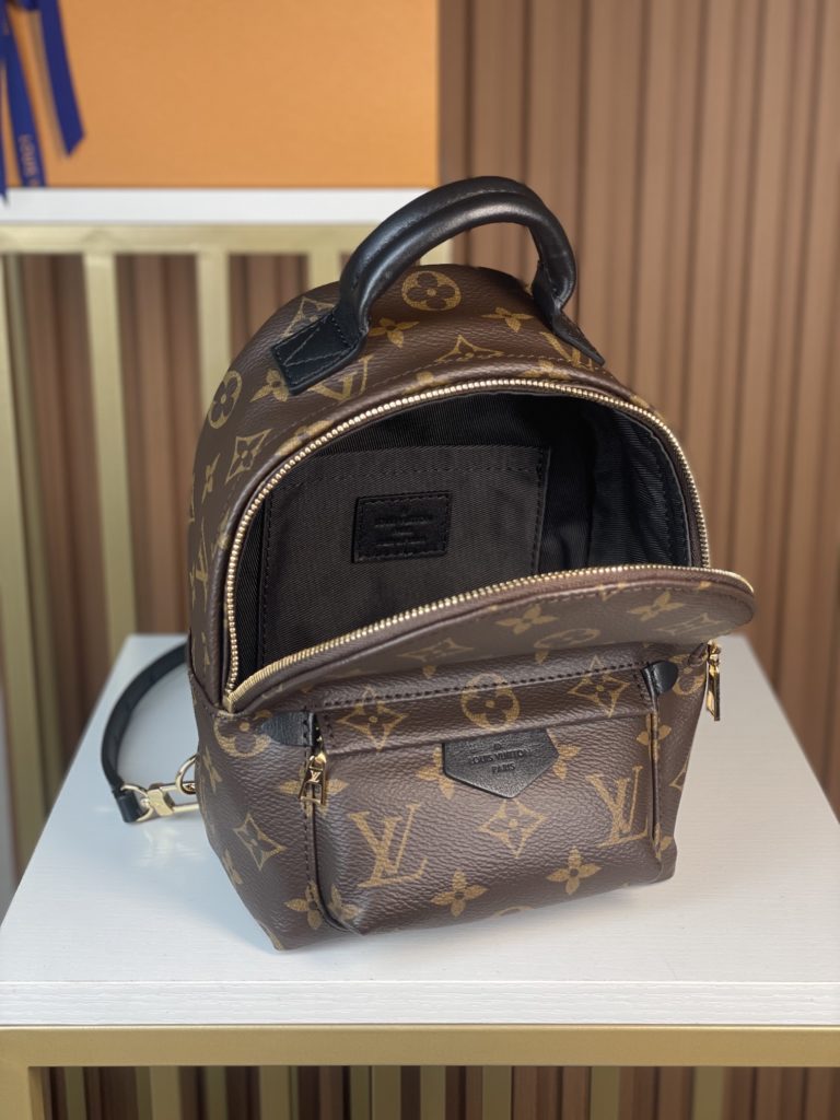 The new mini backpack (zippered outer side) is a top grade original MONOGRAM BACKPACK. This backpack has an amazing style change, with a pair of adjustable shoulder straps for easy sloping back. Model: M44873 Size: 17 × twenty-two × 10CM