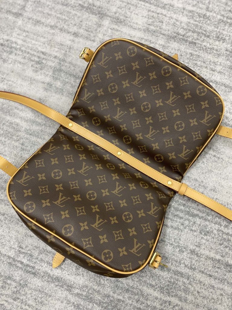 The M40710 Gemini Medieval Series SAUMUR Medium Handbag is made of Monogram canvas. The Saumur Medium Handbag demonstrates the natural elegance of Louis Vuitton. The casual cross body style is more fashionable and appealing, with delicate cowhide trim outlining a very feminine appearance. Size: 28x11x20