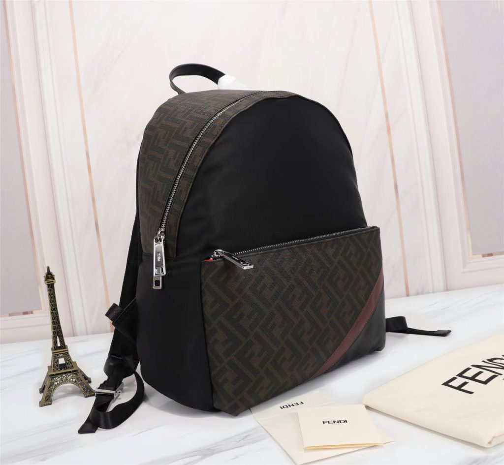 FENDI Fendi Model Number: PVC Brown Backpack Product Number: 668568 Color: Black Material: Waterproof Nylon Cloth Size: 34 ⏵ 38 ⏴ 14cm (Large) 😍😍😍 Fendi Fendi counter new fabric with microfiber leather backpack 😌 Double letter leather, upgraded version of Fendi Little Monster backpack 😃 Original high quality 😌 Every detail follows the counter 😌 Backpack, nylon panel black leather backpack 😍 Embedded BAG BUGS eye pattern styling 😍 Front zip pocket, leather side and handle 😌 Breathable technology mesh lining, dual zip closure and interior pocket 😍 Business travel and leisure necessities are popular!!!