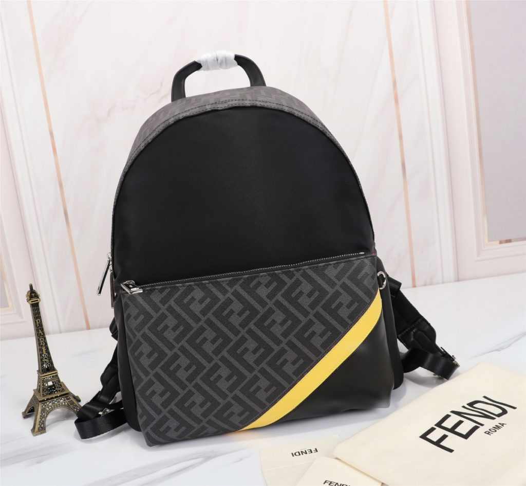 FENDI Fendi Model Number: PVC Yellow Backpack Product Number: 668568 Color: Black Material: Waterproof Nylon Fabric Size: 34 ⏵ 38 ⏴ 14cm (Large) 😍😍😍 Fendi Fendi counter new fabric with microfiber leather backpack 😌 Double letter leather, upgraded version of Fendi Little Monster backpack 😃 Original high quality 😌 Every detail follows the counter 😌 Backpack, nylon panel black leather backpack 😍 Embedded BAG BUGS eye pattern styling 😍 Front zip pocket, leather side and handle 😌 Breathable technology mesh lining, dual zip closure and interior pocket 😍 Business travel and leisure necessities are popular!!!