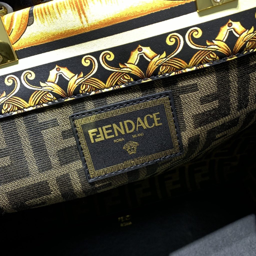 The updated version of the 2022AA official website, the latest Fendance, I would like to call it the strongest co branded model of the century My favorite FF logo decorated glazed handbag, with Fendi lettering and Versace unique patterns, enhances visual impact. This bag has a large capacity. The latest sunshine 