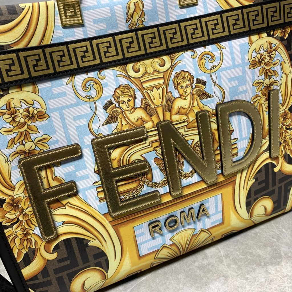 The updated version of the 2022AA official website, the latest Fendance, I would like to call it the strongest co branded model of the century My favorite FF logo decorated glazed handbag, with Fendi lettering and Versace unique patterns, enhances visual impact. This bag has a large capacity. The latest sunshine 