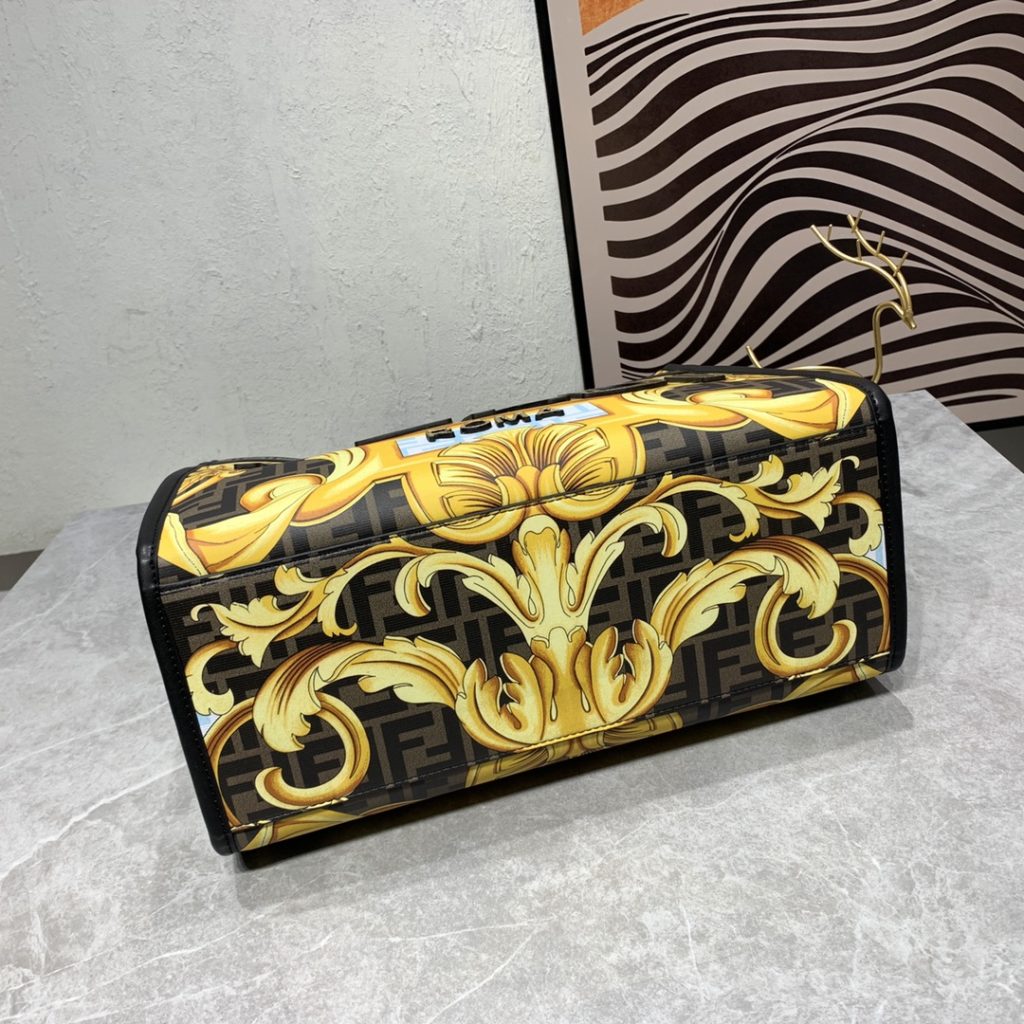 The updated version of the 2022AA official website, the latest Fendance, I would like to call it the strongest co branded model of the century My favorite FF logo decorated glazed handbag, with Fendi lettering and Versace unique patterns, enhances visual impact. This bag has a large capacity. The latest sunshine 