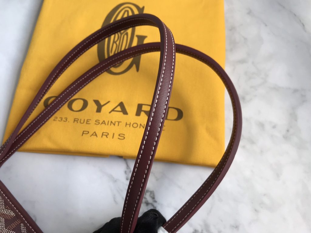 After many studies and improvements, Goyard continuously improves the fabric and leather, and customizes them exclusively in all directions ™️ Only to continuously meet the high quality requirements of customers 🔝🔝 If you're worried about the safety of not having a zipper, the zippered Tote bag is definitely the first choice 🔱 Give people enough sense of security and privacy 🆒 The bottom cloth is customized in accordance with ZP [double layer thickened rain dew hemp] 〽 Exclusive customization and upgrade 🆙🆙🤟 The leather is [head layer South African textured leather] 👛🤘 Flexible and non irritating 💪😘 For other details, please refer to the picture [Boxing] [Boxing] Large size: pocket opening 49cm, bottom 35 * height 27 * bottom width 14cm