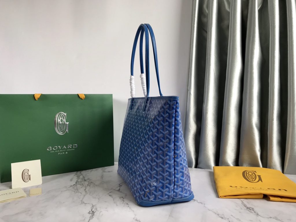 ❤️ After many studies and improvements, Goyard continuously improves the fabric and leather, and customizes them exclusively in all directions ™️ Only to continuously meet the high quality requirements of customers 🔝🔝 If you're worried about the safety of not having a zipper, the zippered Tote bag is definitely the first choice 🔱 Give people enough sense of security and privacy 🆒 The bottom cloth is customized in accordance with ZP [double layer thickened rain dew hemp] 〽 Exclusive customization and upgrade 🆙🆙🤟 The leather is [head layer South African textured leather] 👛🤘 Flexible and non irritating 💪😘 For other details, please refer to the picture [Boxing] [Boxing] Large size: pocket opening 49cm, bottom 35 * height 27 * bottom width 14cm