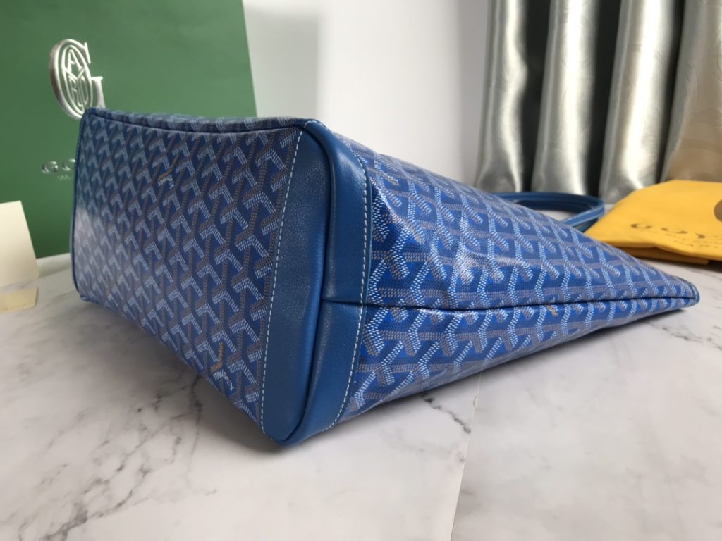 ❤️ After many studies and improvements, Goyard continuously improves the fabric and leather, and customizes them exclusively in all directions ™️ Only to continuously meet the high quality requirements of customers 🔝🔝 If you're worried about the safety of not having a zipper, the zippered Tote bag is definitely the first choice 🔱 Give people enough sense of security and privacy 🆒 The bottom cloth is customized in accordance with ZP [double layer thickened rain dew hemp] 〽 Exclusive customization and upgrade 🆙🆙🤟 The leather is [head layer South African textured leather] 👛🤘 Flexible and non irritating 💪😘 For other details, please refer to the picture [Boxing] [Boxing] Large size: pocket opening 49cm, bottom 35 * height 27 * bottom width 14cm