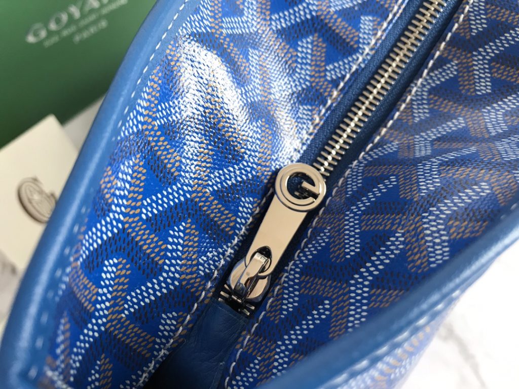 ❤️ After many studies and improvements, Goyard continuously improves the fabric and leather, and customizes them exclusively in all directions ™️ Only to continuously meet the high quality requirements of customers 🔝🔝 If you're worried about the safety of not having a zipper, the zippered Tote bag is definitely the first choice 🔱 Give people enough sense of security and privacy 🆒 The bottom cloth is customized in accordance with ZP [double layer thickened rain dew hemp] 〽 Exclusive customization and upgrade 🆙🆙🤟 The leather is [head layer South African textured leather] 👛🤘 Flexible and non irritating 💪😘 For other details, please refer to the picture [Boxing] [Boxing] Large size: pocket opening 49cm, bottom 35 * height 27 * bottom width 14cm