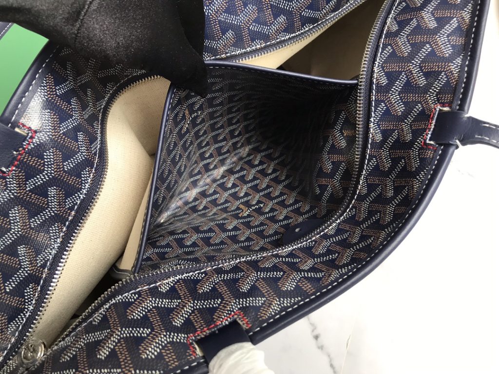 ❤️ After many studies and improvements, Goyard continuously improves the fabric and leather, and customizes them exclusively in all directions ™️ Only to continuously meet the high quality requirements of customers 🔝🔝 If you're worried about the safety of not having a zipper, the zippered Tote bag is definitely the first choice 🔱 Give people enough sense of security and privacy 🆒 The bottom cloth is customized in accordance with ZP [double layer thickened rain dew hemp] 〽 Exclusive customization and upgrade 🆙🆙🤟 The leather is [head layer South African textured leather] 👛🤘 Flexible and non irritating 💪😘 For other details, please refer to the picture [Boxing] [Boxing] Large size: pocket opening 49cm, bottom 35 * height 27 * bottom width 14cm