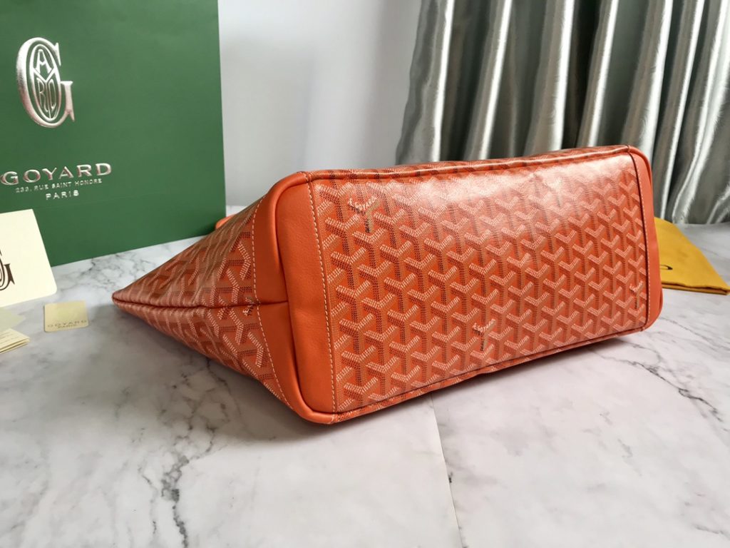 ❤️ After many studies and improvements, Goyard continuously improves the fabric and leather, and customizes them exclusively in all directions ™️ Only to continuously meet the high quality requirements of customers 🔝🔝 If you're worried about the safety of not having a zipper, the zippered Tote bag is definitely the first choice 🔱 Give people enough sense of security and privacy 🆒 The bottom cloth is customized in accordance with ZP [double layer thickened rain dew hemp] 〽 Exclusive customization and upgrade 🆙🆙🤟 The leather is [head layer South African textured leather] 👛🤘 Flexible and non irritating 💪😘 For other details, please refer to the picture [Boxing] [Boxing] Large size: pocket opening 49cm, bottom 35 * height 27 * bottom width 14cm