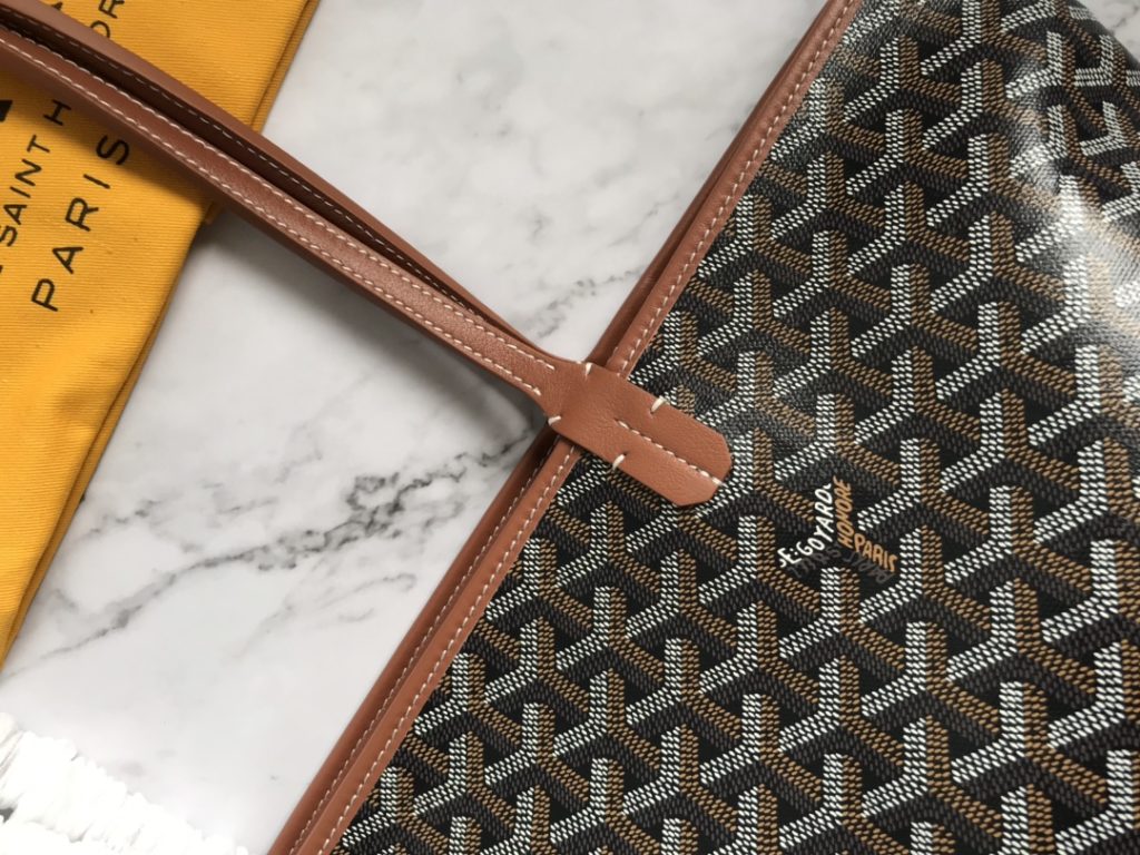 ❤️ After many studies and improvements, Goyard continuously improves the fabric and leather, and customizes them exclusively in all directions ™️ Only to continuously meet the high quality requirements of customers 🔝🔝 If you're worried about the safety of not having a zipper, the zippered Tote bag is definitely the first choice 🔱 Give people enough sense of security and privacy 🆒 The bottom cloth is customized in accordance with ZP [double layer thickened rain dew hemp] 〽 Exclusive customization and upgrade 🆙🆙🤟 The leather is [head layer South African textured leather] 👛🤘 Flexible and non irritating 💪😘 For other details, please refer to the picture [Boxing] [Boxing] Large size: pocket opening 49cm, bottom 35 * height 27 * bottom width 14cm