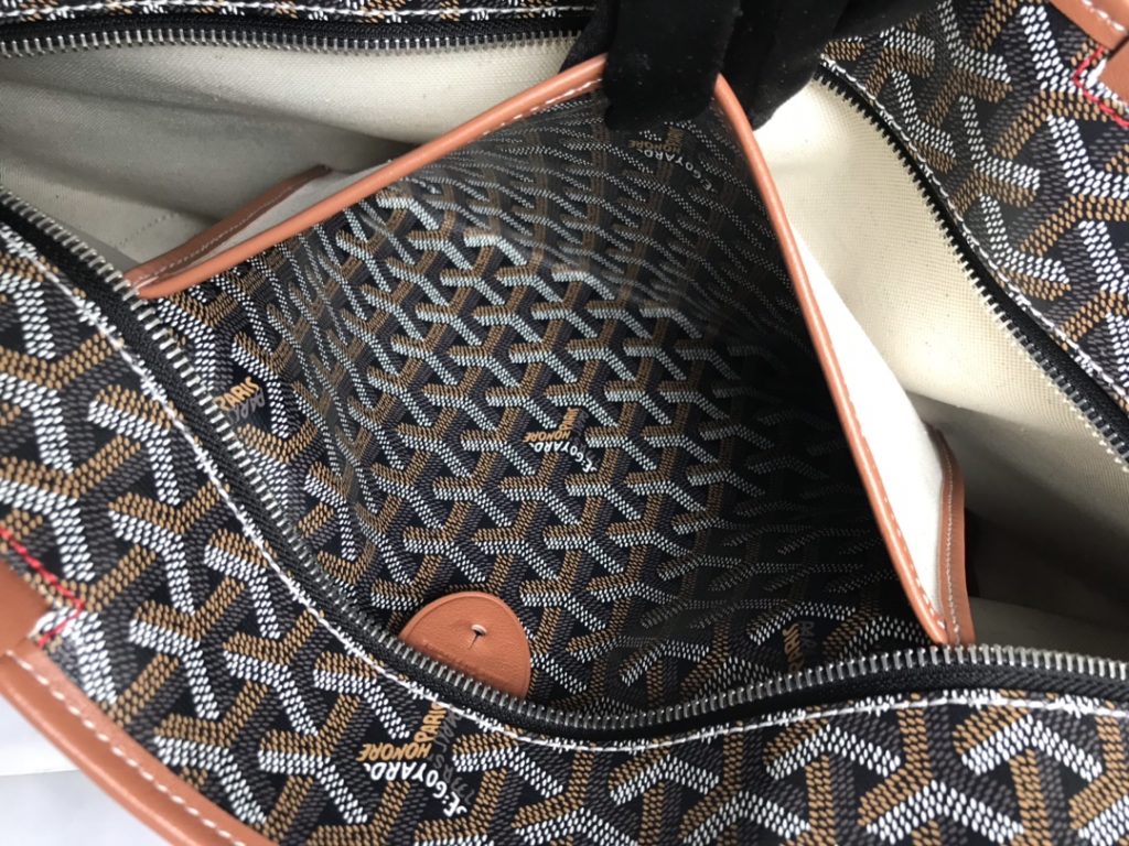 ❤️ After many studies and improvements, Goyard continuously improves the fabric and leather, and customizes them exclusively in all directions ™️ Only to continuously meet the high quality requirements of customers 🔝🔝 If you're worried about the safety of not having a zipper, the zippered Tote bag is definitely the first choice 🔱 Give people enough sense of security and privacy 🆒 The bottom cloth is customized in accordance with ZP [double layer thickened rain dew hemp] 〽 Exclusive customization and upgrade 🆙🆙🤟 The leather is [head layer South African textured leather] 👛🤘 Flexible and non irritating 💪😘 For other details, please refer to the picture [Boxing] [Boxing] Large size: pocket opening 49cm, bottom 35 * height 27 * bottom width 14cm