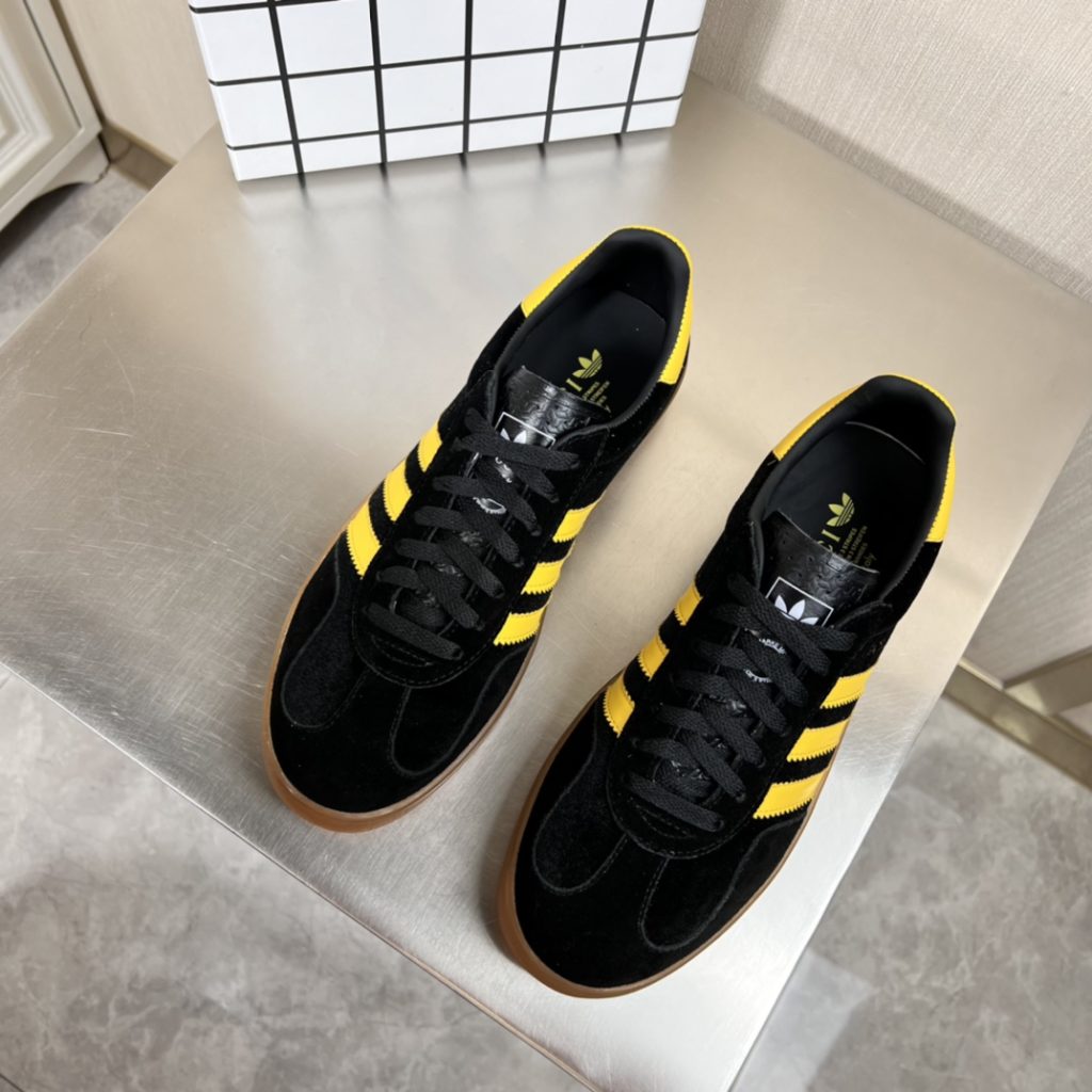 New product • Gucci&Adidas Adidas Forum co branded • Sports casual • German training shoes! GAZELLE is based on the recently popular Adidas Forum Lo, with an original imported fabric upper and a leather lining ➕ Original mold opening TPU original outsole! Size: 39 40 41 42 43 44 (45 custom)