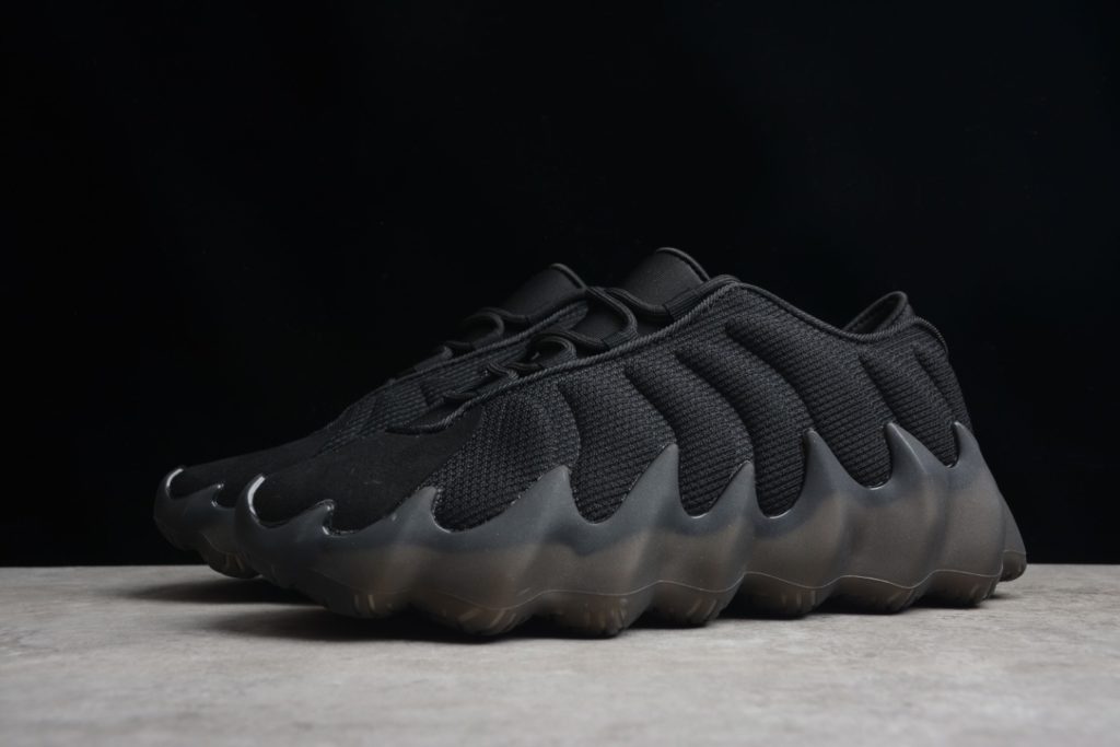 B06C Adidas Yeezy 400 Sample Coconut 400 Black Volcano Item No.: H68032 Xiaolongbao upper still uses woven socks upper with exaggerated sawtooth midsole design, and the unique up turn structure is very consistent with the 