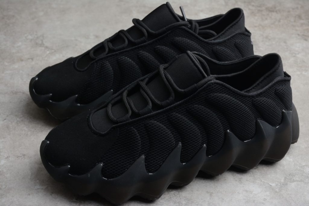 B06C Adidas Yeezy 400 Sample Coconut 400 Black Volcano Item No.: H68032 Xiaolongbao upper still uses woven socks upper with exaggerated sawtooth midsole design, and the unique up turn structure is very consistent with the 