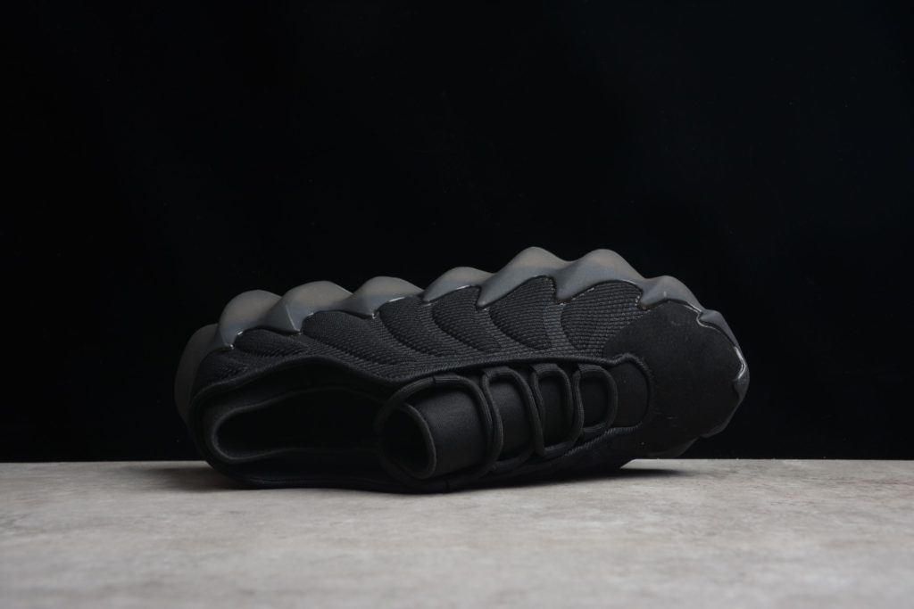 B06C Adidas Yeezy 400 Sample Coconut 400 Black Volcano Item No.: H68032 Xiaolongbao upper still uses woven socks upper with exaggerated sawtooth midsole design, and the unique up turn structure is very consistent with the 