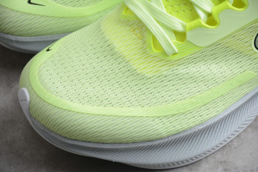 B06C Nk Zoom Fly 4 Nike Women's Hyperelastic Carbon Board Running Shoe # features Flyknit material for outstanding flexibility and easy on and off. Made with React technology, lightweight and durable foam provides a smooth, resilient ride. Combined with built-in carbon fiber board, it provides a flexible and flexible walking experience. Article Number: CT2401-700 Size: 36 36.5 37.5 38 38.5 39 40