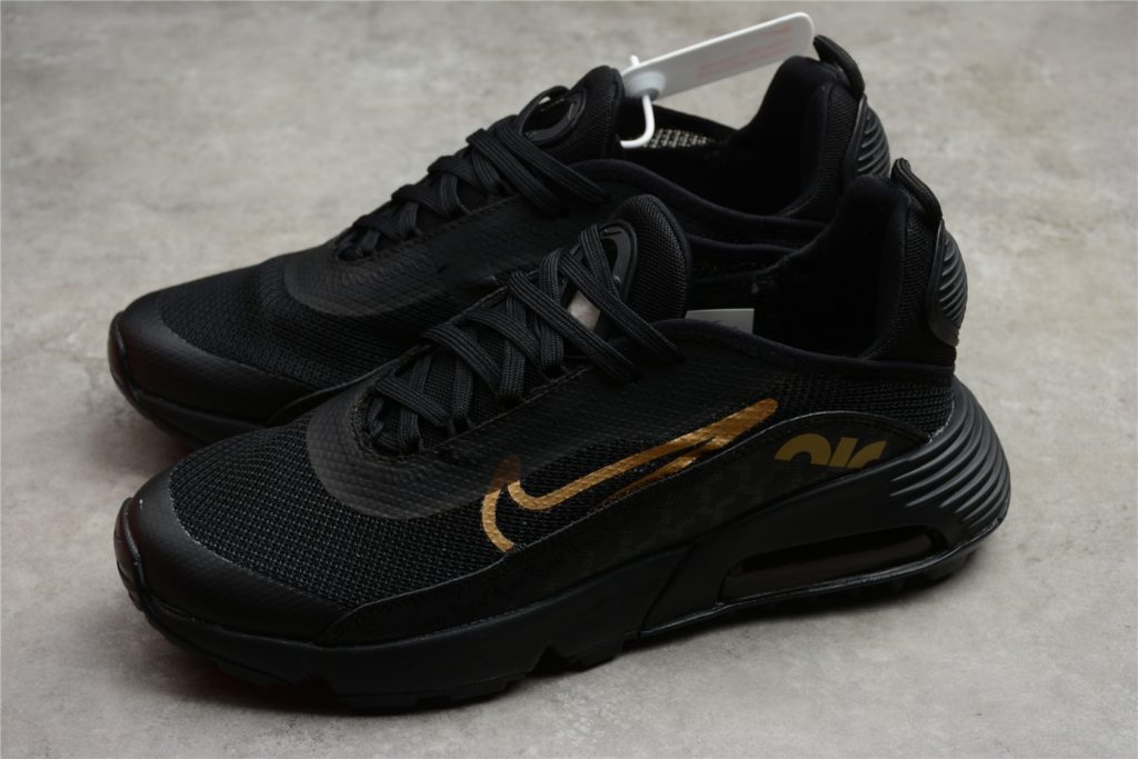 B00B NK Air Max 2090 Black Gold DC4120-001 This Air Max 2090 comes in black and gold colors. In addition, they also feature Nike's smooth screen print and mud flaps, while most uppers are made in black. Subsequently, the Swoosh logo and sockliner brand were decorated with Metallic. Finally, a black midsole and matching rubber outsole complete the appearance. Size：39 40 40.5 41 42 42.5 43 44 44.5 45