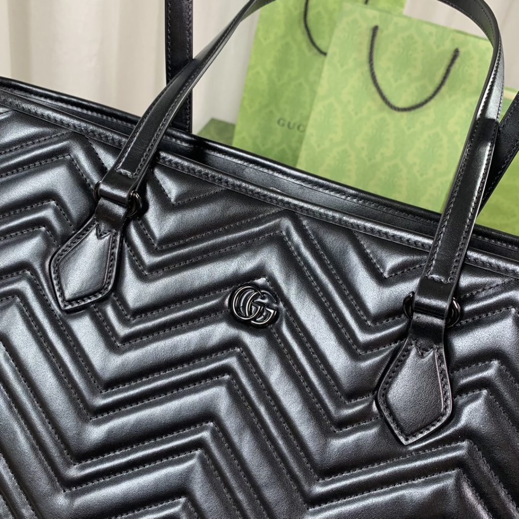 💛💛❤️❤️ GG Marmont series quilted large Tote bag, black quilted V-shaped leather, black brass accessories with ceramic effect finish double G, model number 739684 grams of leather, size 38.5X29X14~