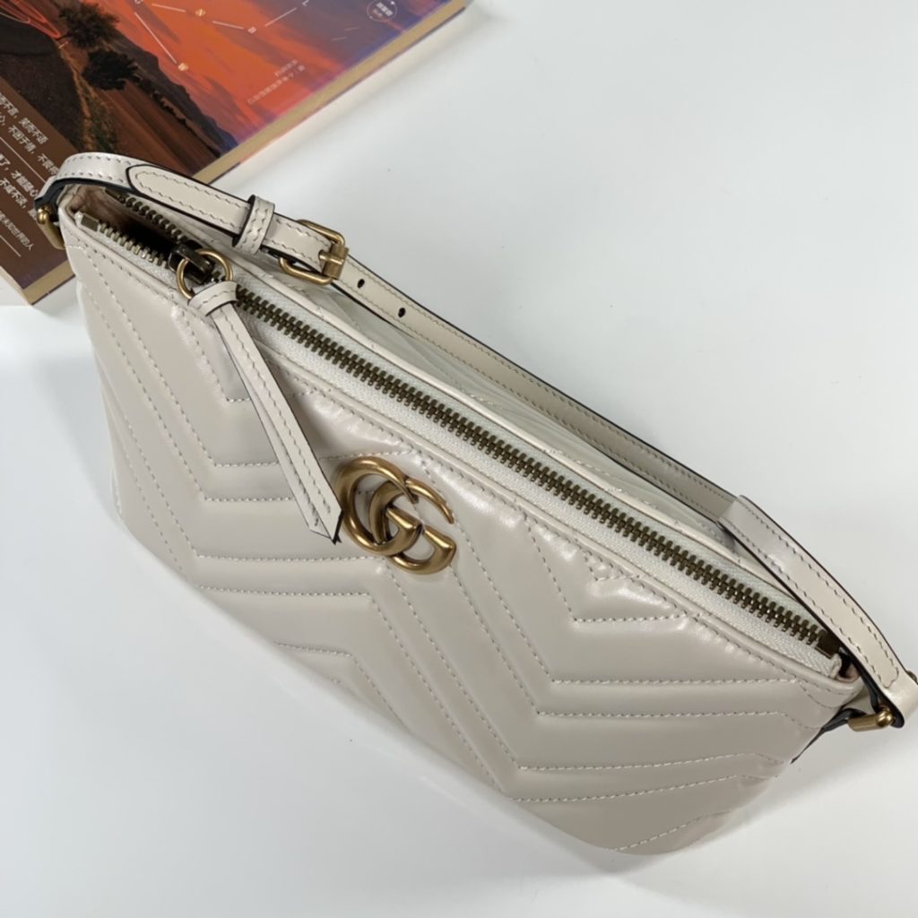 💛💛❤️❤️ GG Marmont series quilted shoulder backpack, white quilted V-shaped leather with antique gold color accessories, model number 739166 white, size 23X12X10~