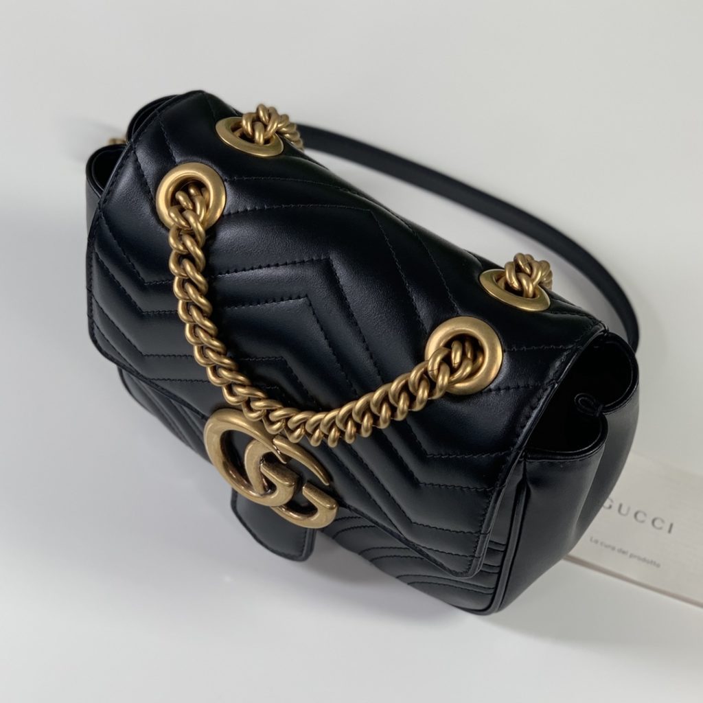 ❤️❤️💛💛 New GG Marmont series quilted mini shoulder backpack, black quilted V-shaped leather with antique gold double G, chain stitching leather shoulder strap, model number 739682 grams of leather, size 18X15X8cm