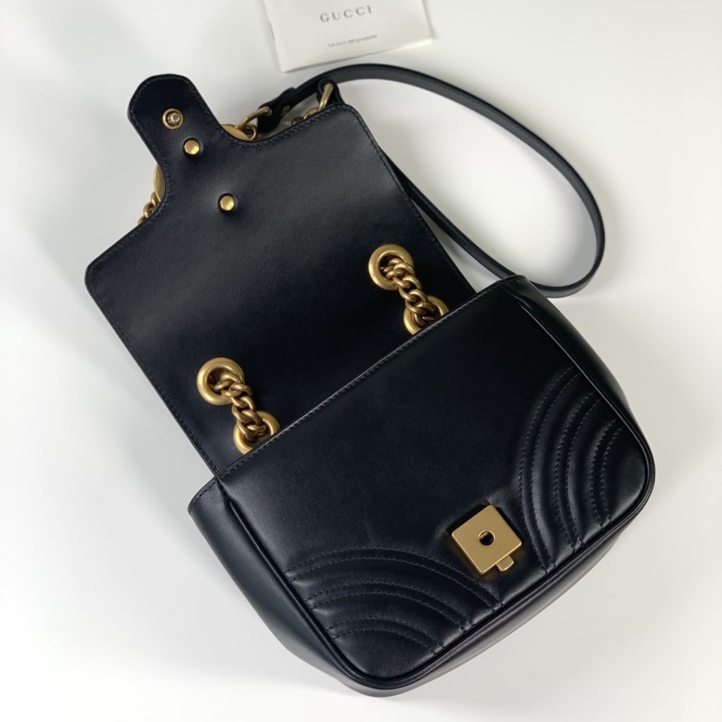 ❤️❤️💛💛 New GG Marmont series quilted mini shoulder backpack, black quilted V-shaped leather with antique gold double G, chain stitching leather shoulder strap, model number 739682 grams of leather, size 18X15X8cm