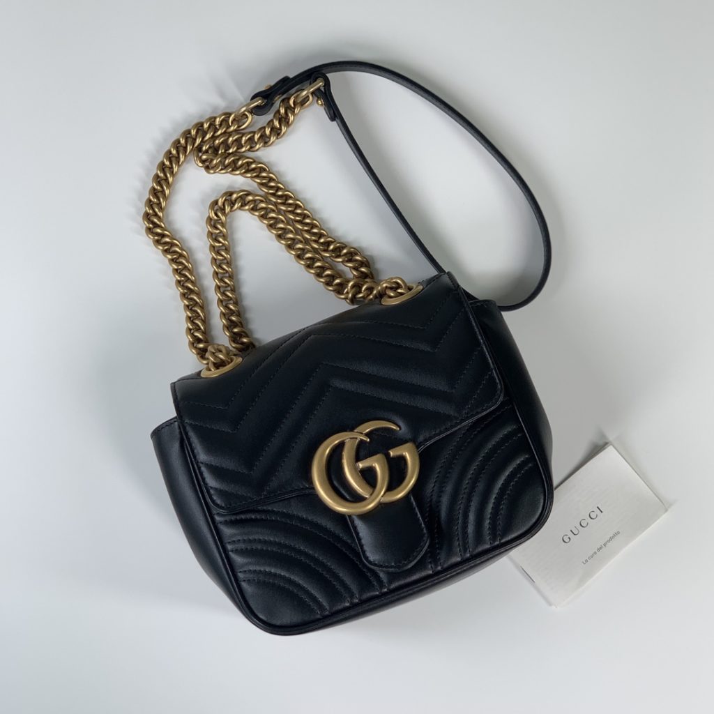 ❤️❤️💛💛 New GG Marmont series quilted mini shoulder backpack, black quilted V-shaped leather with antique gold double G, chain stitching leather shoulder strap, model number 739682 grams of leather, size 18X15X8cm