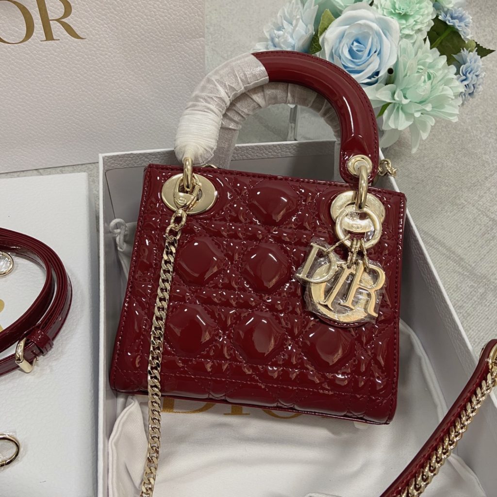 Mini Three Grid Lacquer Leather Wine Red/Rose Gold Buckle Imported Calfskin Frosted Deer Skin Pattern Velvet Lining High Density Electroplated Hardware Rose Gold Small Hole Pull Ring Straight Line Real Screw Lock Adjustable Leather Shoulder Strap ➕ Chain complete with original packaging