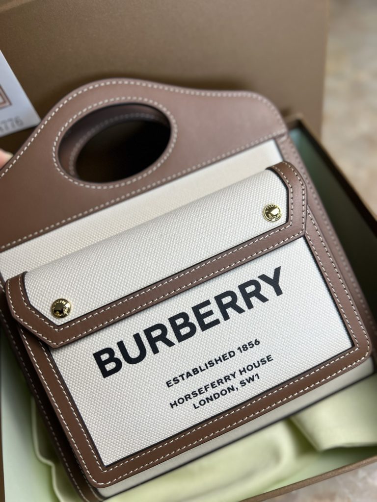 Delivery live shot Burberry Tote bag