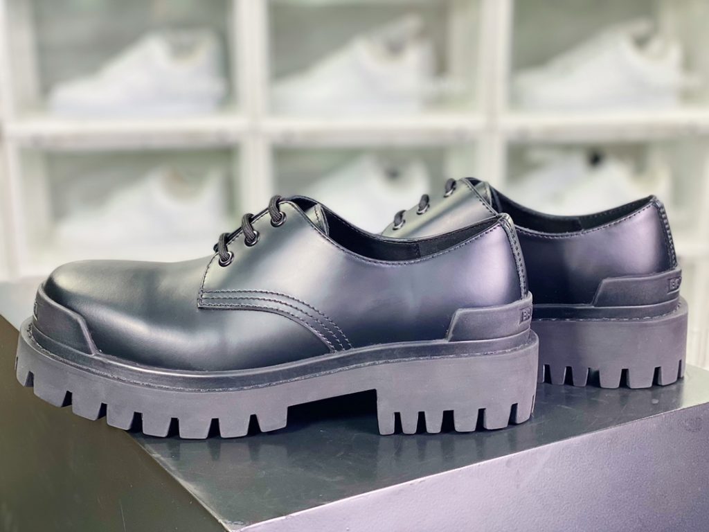 BALENCIAGA - World's hottest fashion trend shoes 10