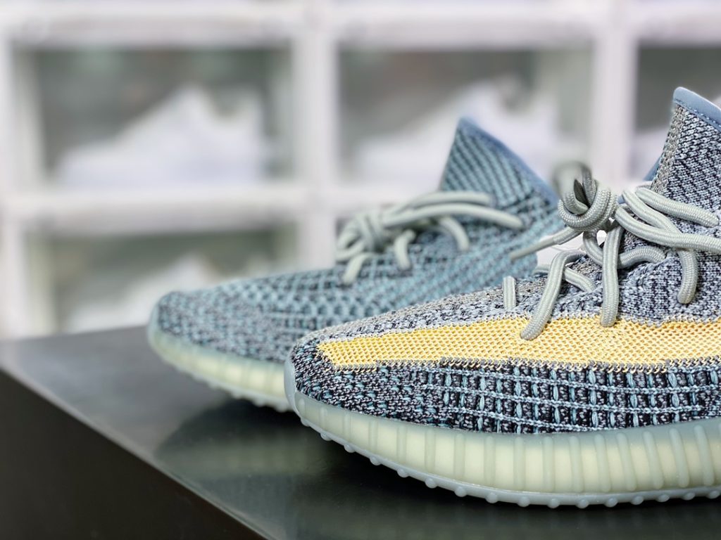 Kanye West x Yeezy Boost 350 V2 