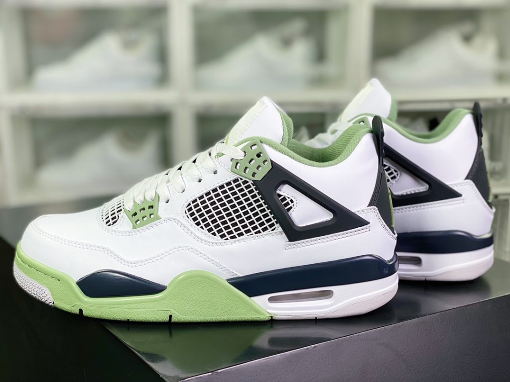 Wmns Air Jordan 4 Retro 