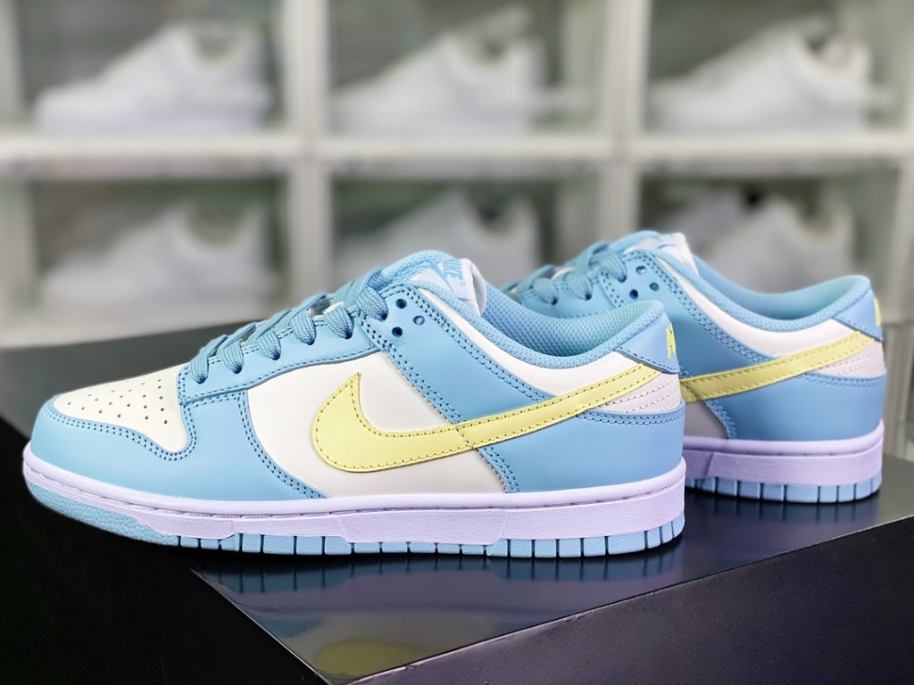 Wmns SB Dunk Low 